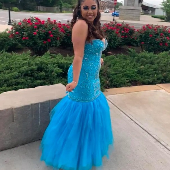 Blue prom dress - Picture 2 of 4